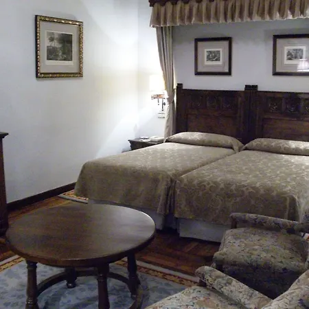 De Santiago - Reis Catolicos 5* Сантьяго-де-Компостела