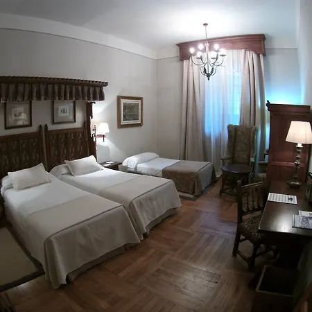 De Santiago - Reis Catolicos 5* Сантьяго-де-Компостела