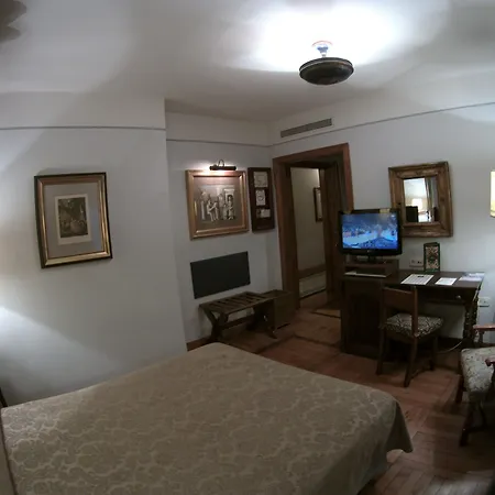 Отель De Santiago - Reis Catolicos Сантьяго-де-Компостела