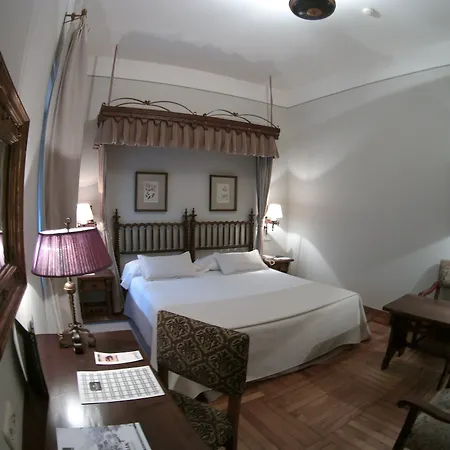 Отель De Santiago - Reis Catolicos Сантьяго-де-Компостела