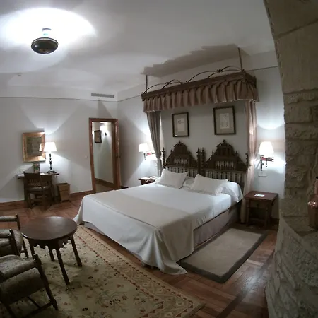 De Santiago - Reis Catolicos Сантьяго-де-Компостела