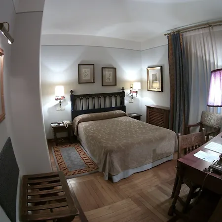 De Santiago - Reis Catolicos Сантьяго-де-Компостела