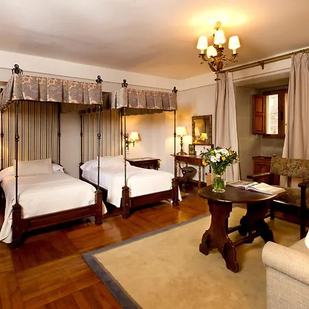 Hotel Parador De Santiago - Hostal Reis Catolicos 5*