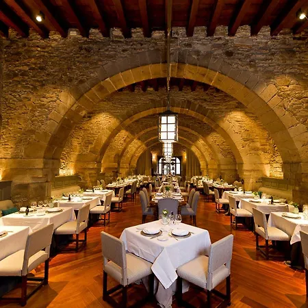 De Santiago - Reis Catolicos Сантьяго-де-Компостела