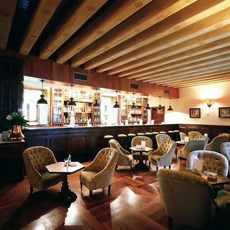 De Santiago - Reis Catolicos 5*