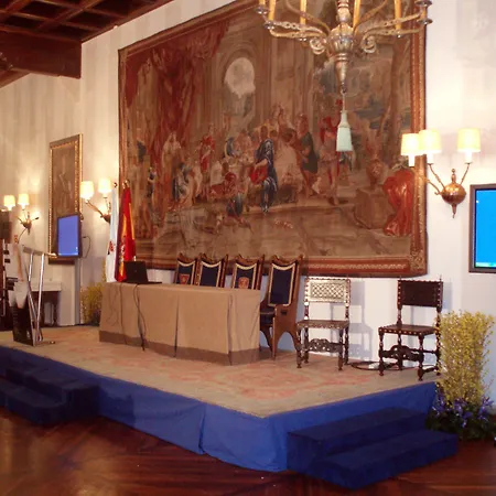 De Santiago - Reis Catolicos Сантьяго-де-Компостела