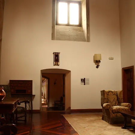 De Santiago - Reis Catolicos 5*