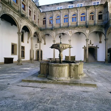 De Santiago - Reis Catolicos Сантьяго-де-Компостела