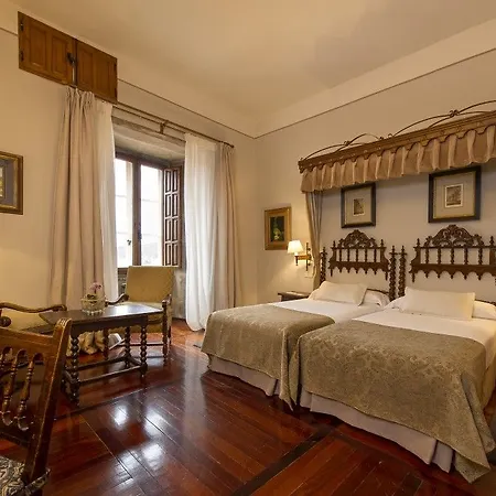 De Santiago - Reis Catolicos 5*