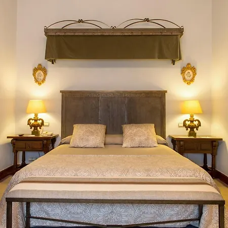 Отель De Santiago - Reis Catolicos