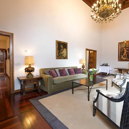 De Santiago - Reis Catolicos Сантьяго-де-Компостела