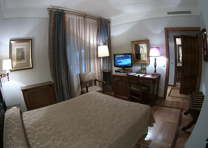 Parador De Santiago - Hostal Reis Catolicos