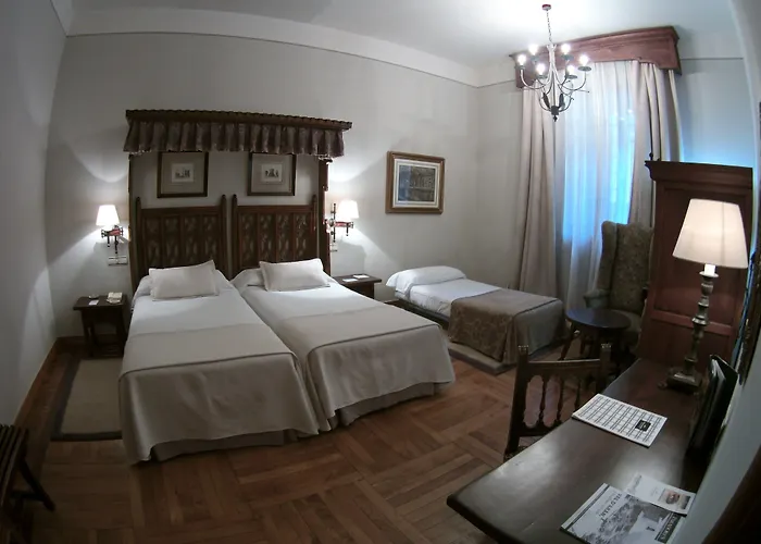 Parador De Santiago - Hostal Reis Catolicos