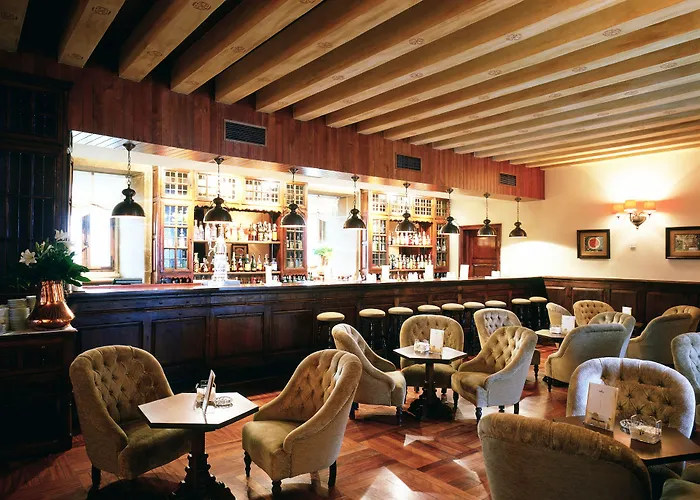 Parador De Santiago - Hostal Reis Catolicos 5*